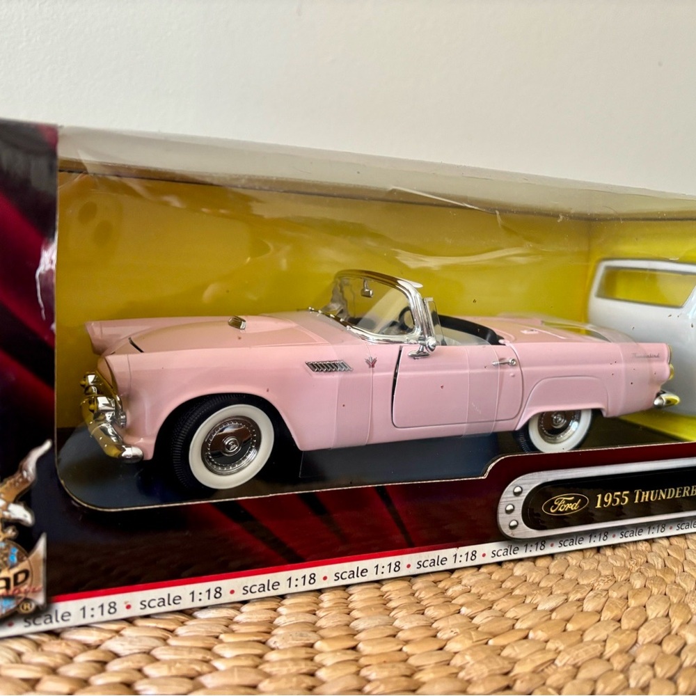 Ford 1955 Thunderbird Model Car - Pink
